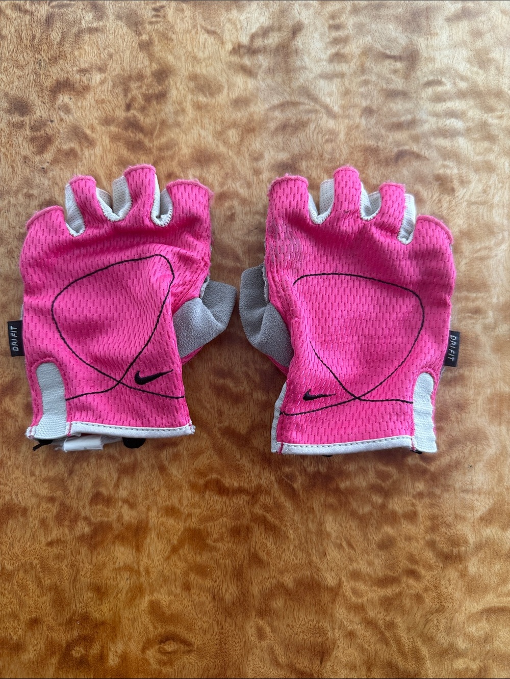 Women’s Nike weightlifting gloves